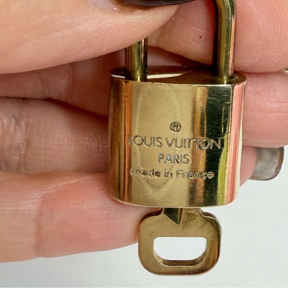 Louis Vuitton Gold Padlock #311 with Key. VGUC - Picture 4 of 7